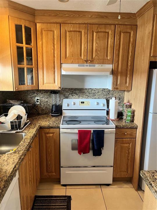 8060 N Sunrise Lakes Dr 310, Sunrise, פלורידה 33322, ארצות הברית של אמריקה 