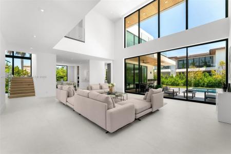 4425 Adams Ave, Miami Beach, Florida 33140, USA