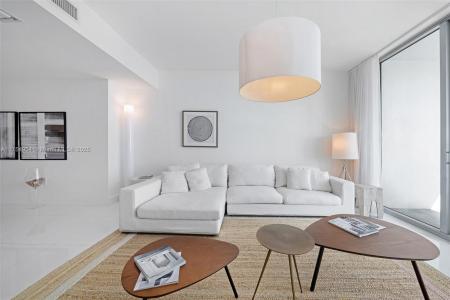 900 Biscayne Blvd 2302, Miami, Florida 33132, USA