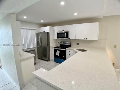 399 Lakeview Dr 101, Weston, Florida 33326, USA