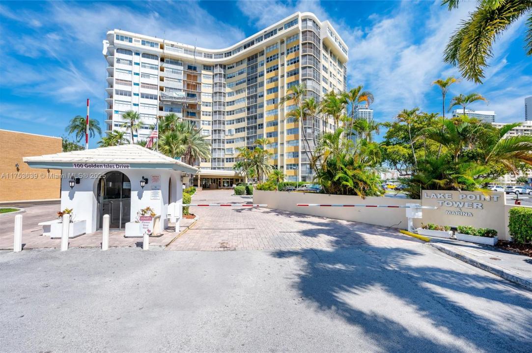 100 Golden Isles Dr 104, Hallandale Beach, Florida 33009, Estados Unidos