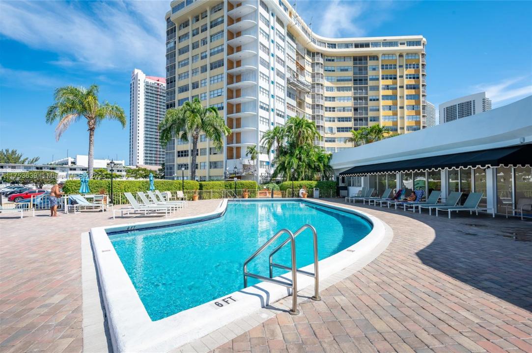 100 Golden Isles Dr 104, Hallandale Beach, Florida 33009, Estados Unidos