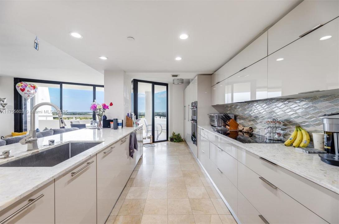 1000 Quayside Ter PH5, Miami, 佛罗里达州 33138, 美国