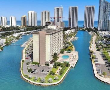 400 Kings Point Dr 810, Sunny Isles Beach, Florida 33160, USA