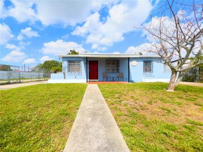 3595 NW 98th St, Miami, Florida 33147, USA