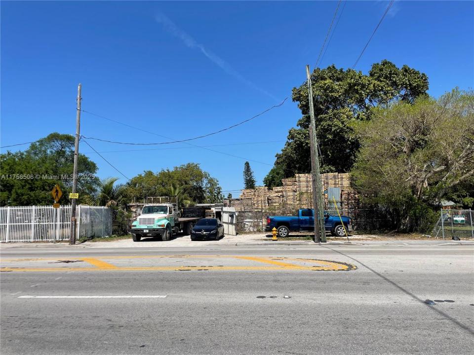 3013 NW 54th St, Miami, Florida 33142, USA