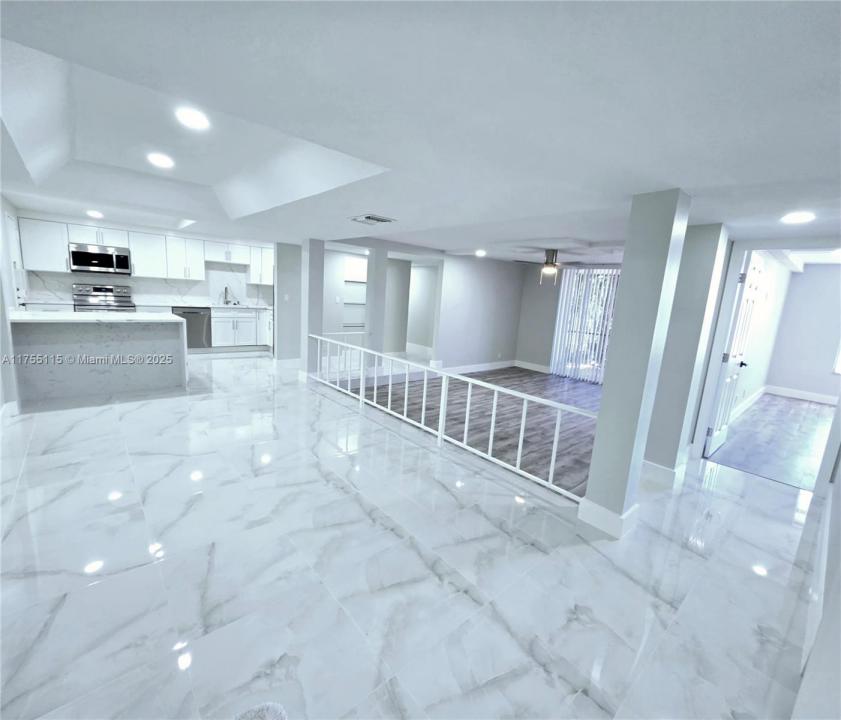 3710 N Inverrary Dr 1P, Lauderhill, פלורידה 33319, ארצות הברית של אמריקה