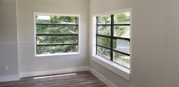 2465 NE 184th St, North Miami Beach, Florida 33160, USA