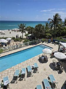 17315 Collins Ave 1402, Sunny Isles Beach, Florida 33160, USA