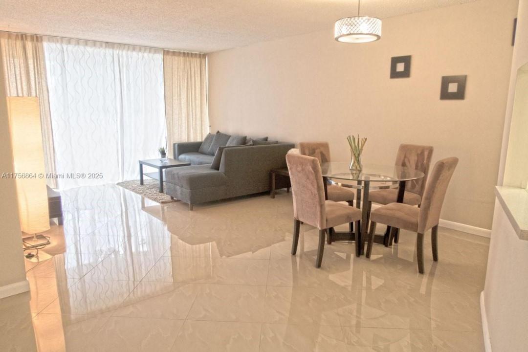 1780 NE 191st St 308-2, Miami, Florida 33179, Stati Uniti
