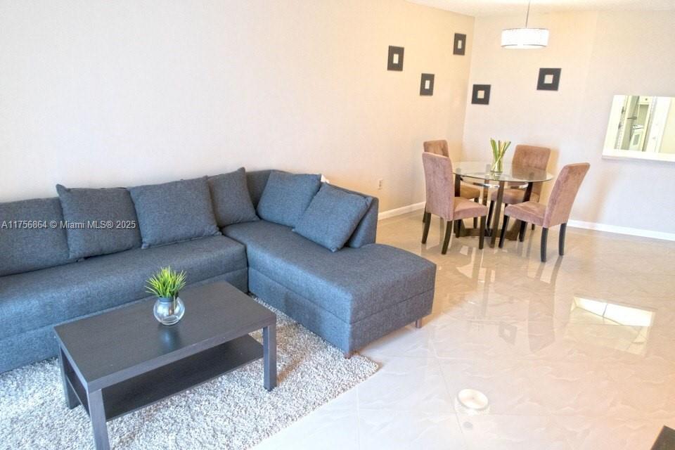 1780 NE 191st St 308-2, Miami, Florida 33179, Stati Uniti