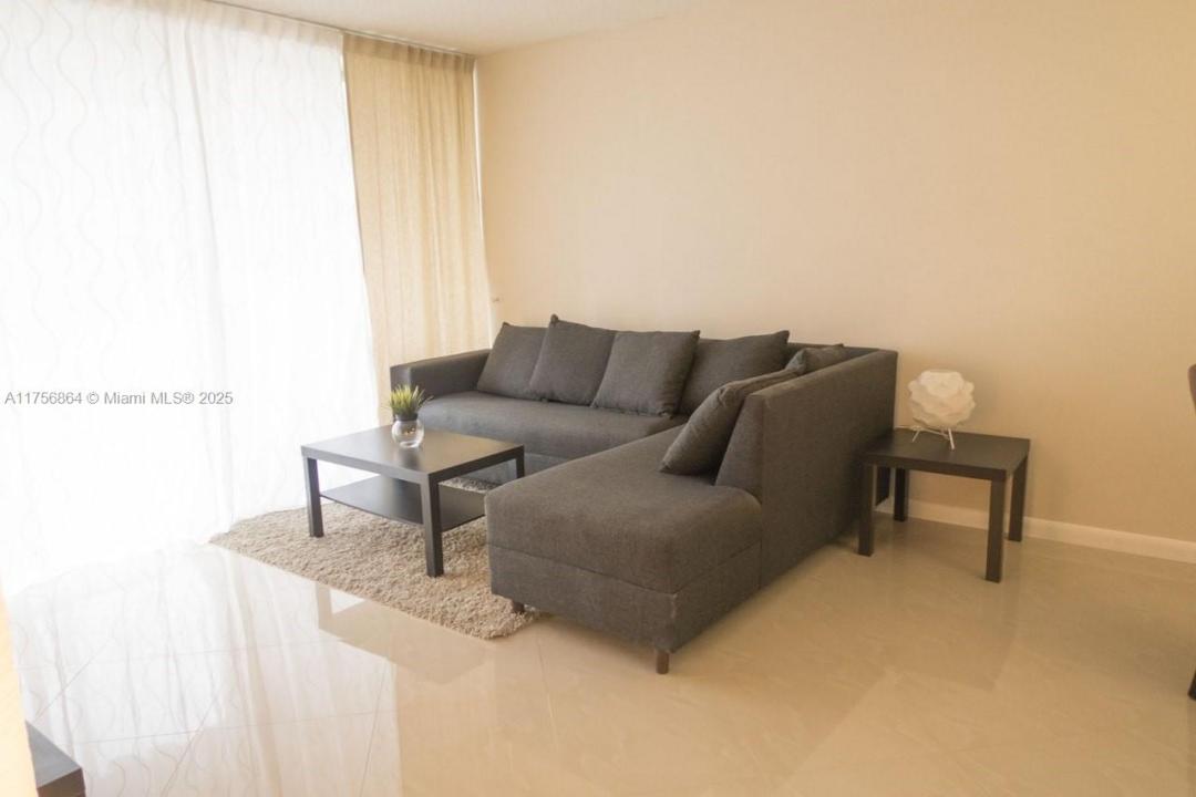 1780 NE 191st St 308-2, Miami, Florida 33179, Stati Uniti