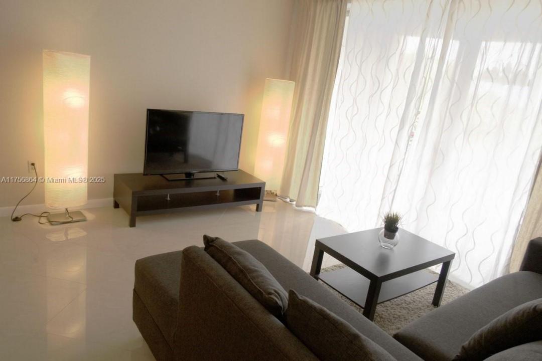 1780 NE 191st St 308-2, Miami, Florida 33179, Stati Uniti