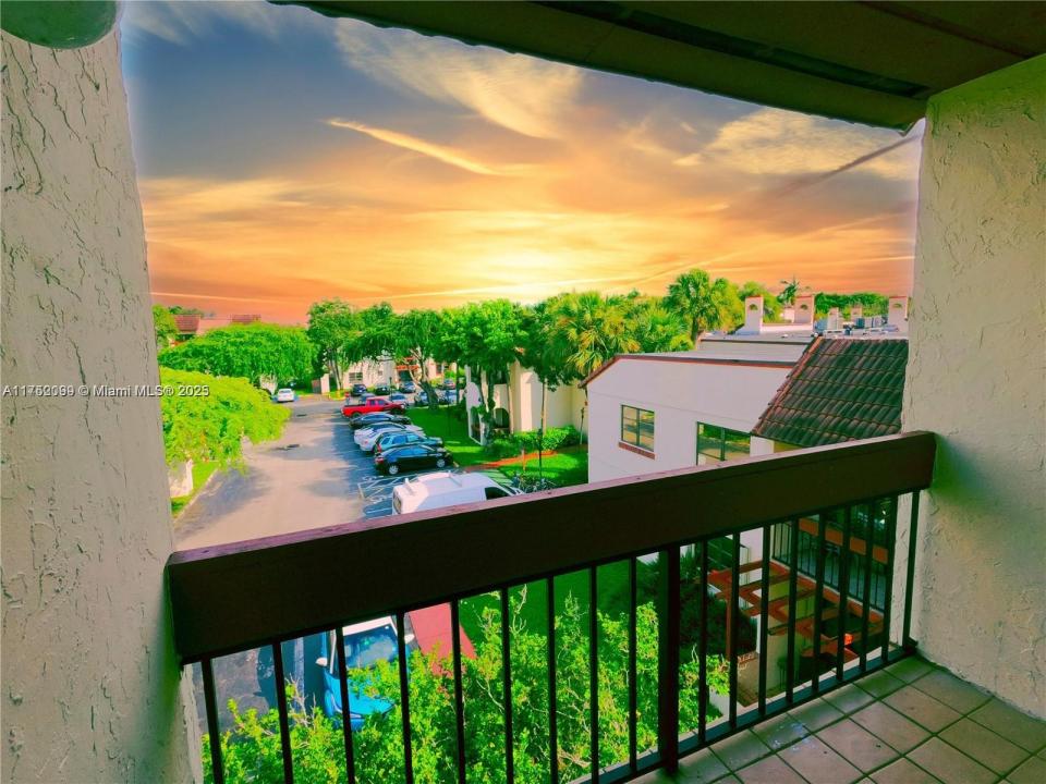 8540 SW 149 AV 816, Kendall, Florida 33193
