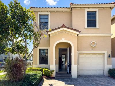 686 NE 191st Ter, Miami, Florida 33179, USA