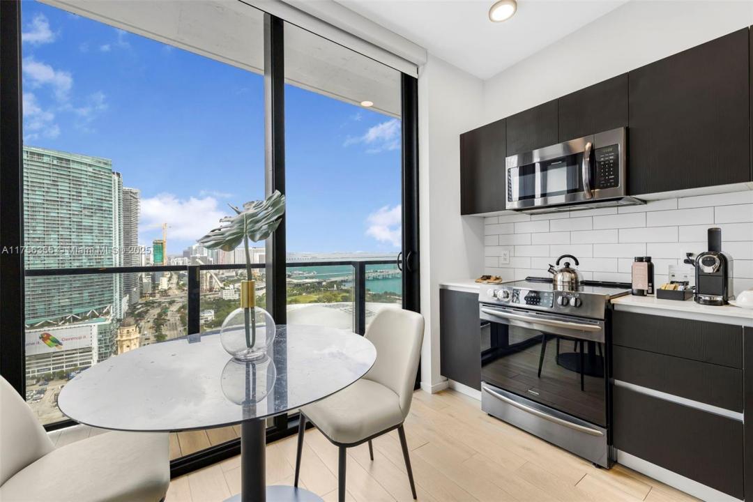 398 NE 5th St 2602, Miami, Florida 33132, USA