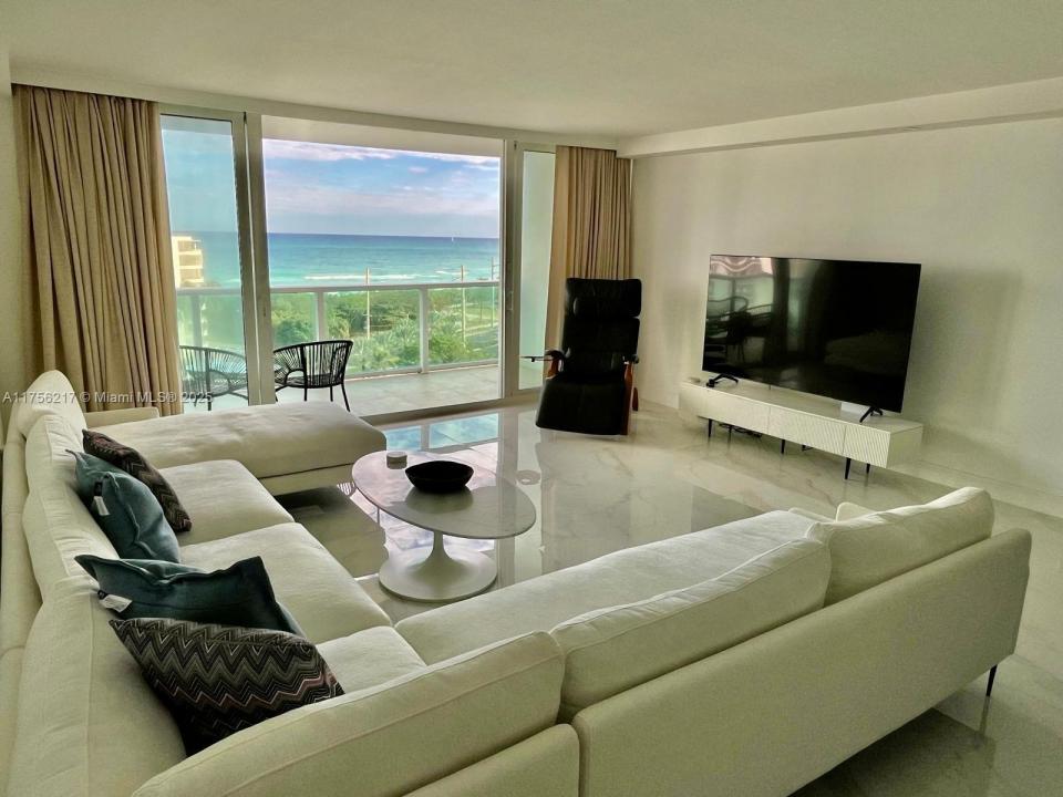 100 Bayview Dr 1006, Sunny Isles Beach, Florida 33160