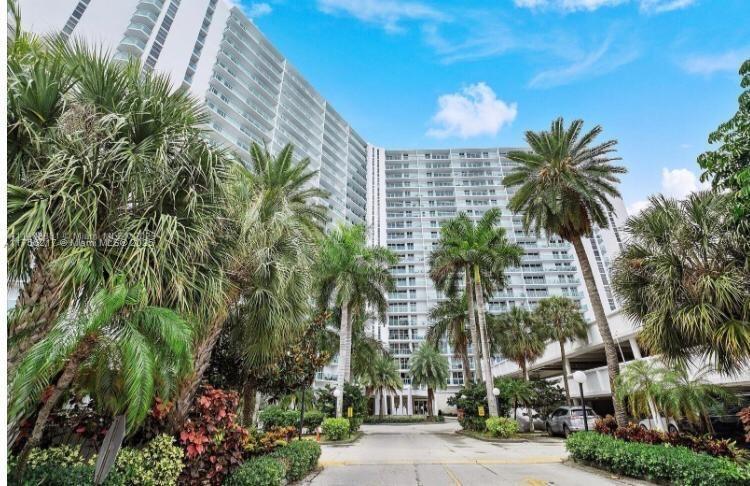 100 Bayview Dr 1006, Sunny Isles Beach, Florida 33160