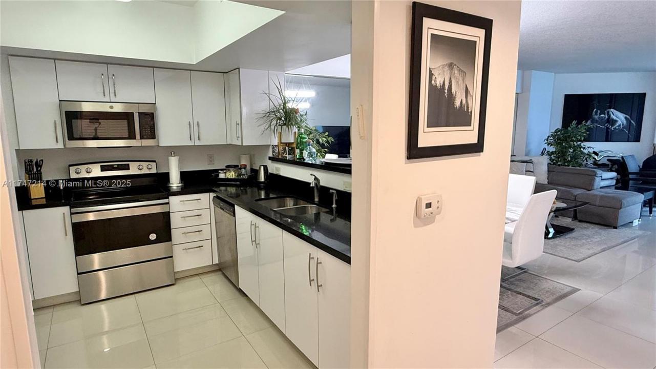 17375 Collins Ave 1006, Sunny Isles Beach, Florida 33160