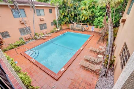 218 Santillane Ave 8, Coral Gables, Florida 33134, USA