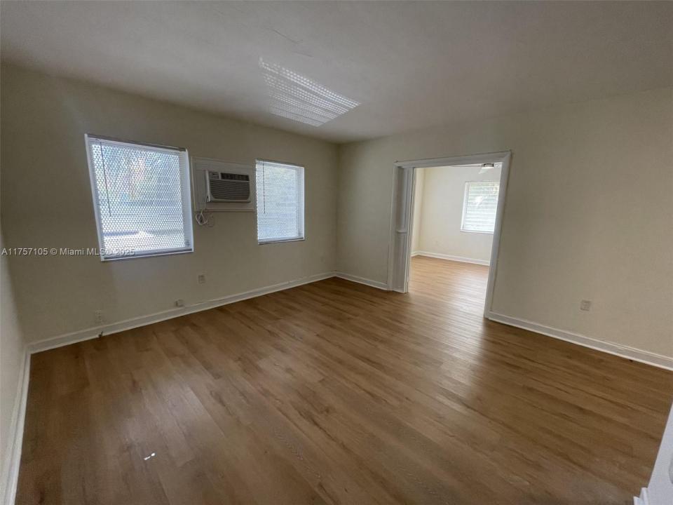 218 Santillane Ave 8, Coral Gables, Florida 33134, Estados Unidos