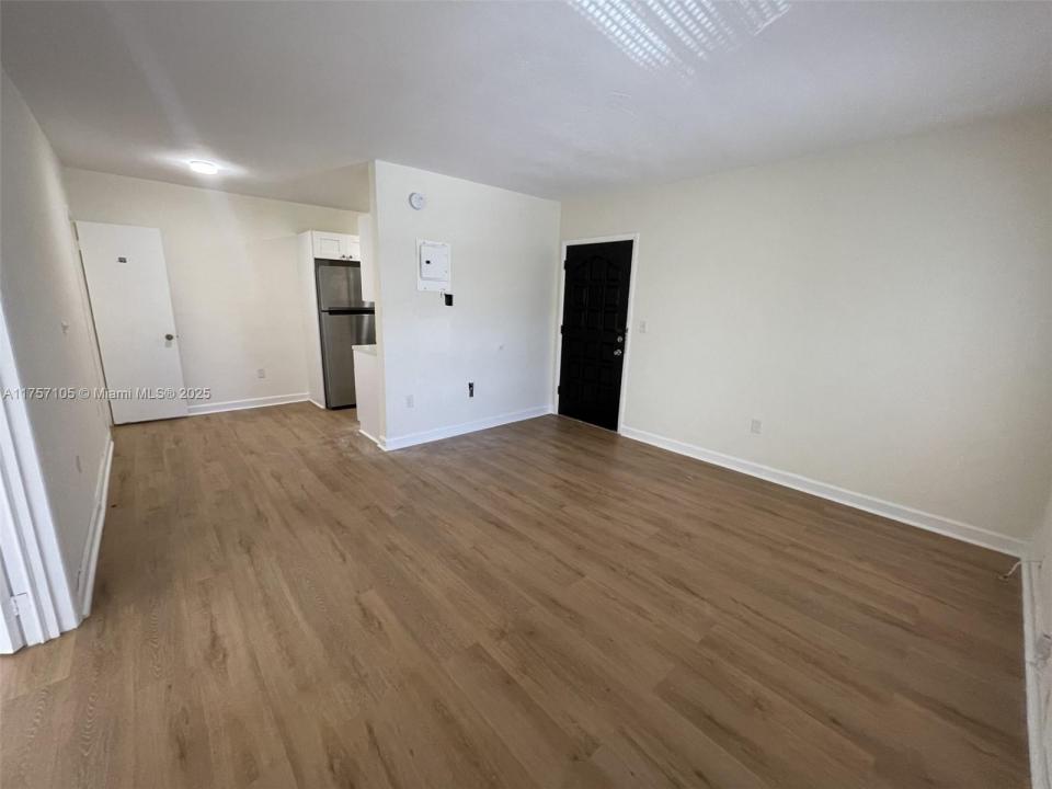 218 Santillane Ave 8, Coral Gables, Florida 33134, Estados Unidos