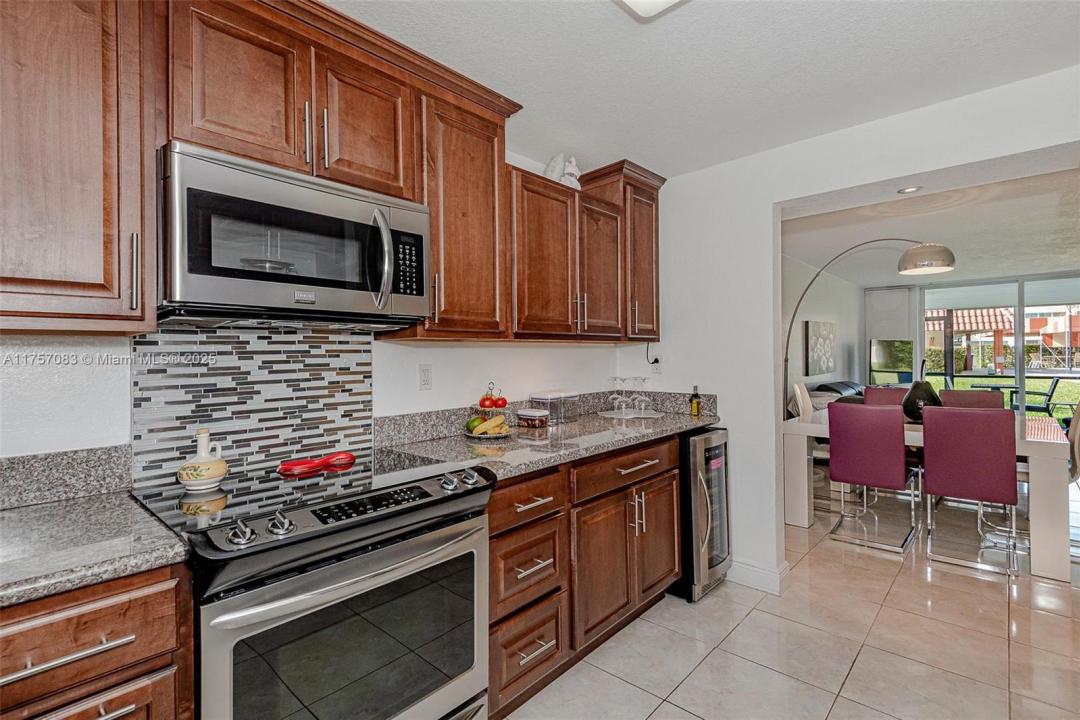 9410 N Hollybrook Lake Dr 109, Pembroke Pines, Florida 33025, Estados Unidos