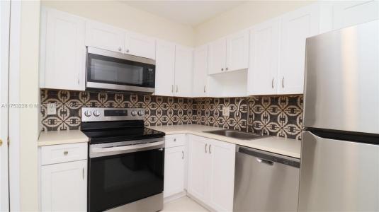 2061 NW 47th Ter 114, Lauderhill, Florida 33313, USA