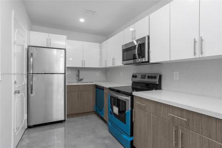 11930 NE 19th Dr 1, North Miami, Florida 33181, USA