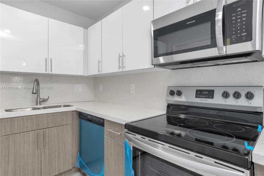 11930 NE 19th Dr 1, North Miami, 플로리다 33181, 미국