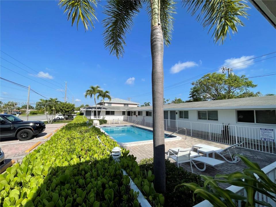 231 SW 15th St 1-8, Pompano Beach, Florida 33060
