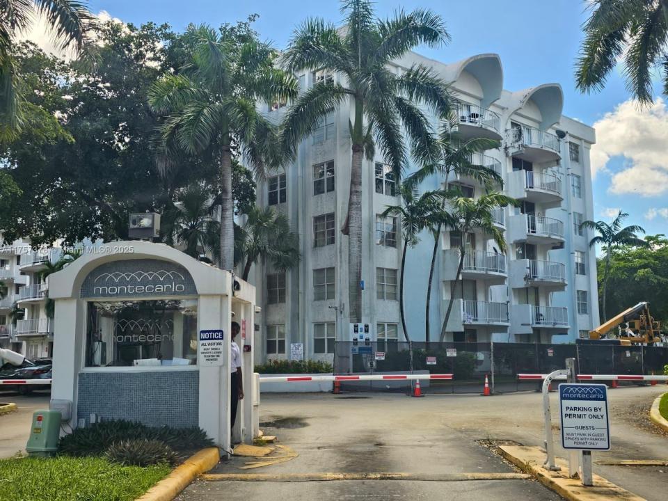 492 NW 165th St Rd C-211, Miami, Floride 33169, États-Unis