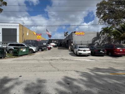 7357 NW 7th St, Miami, Florida 33126, USA