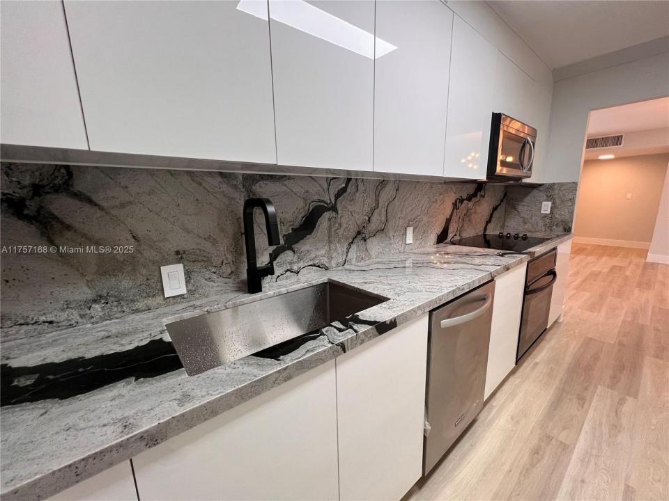 5701 Collins Ave 1215, Miami Beach, Florida 33140