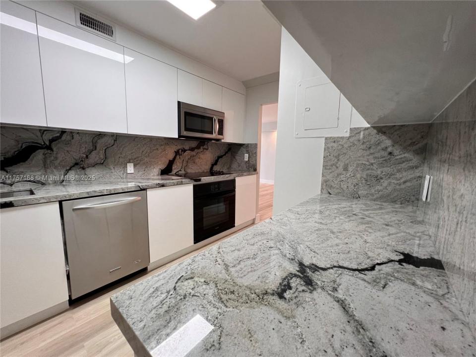 5701 Collins Ave 1215, Miami Beach, Florida 33140