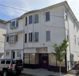 722 Dexter Street, Central Falls, 로드아일랜드 02863, 미국