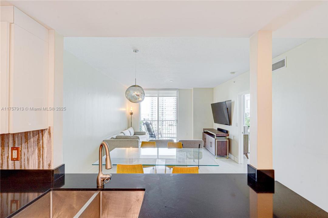 1250 S Miami Ave 1109, Miami, Florida 33130, USA
