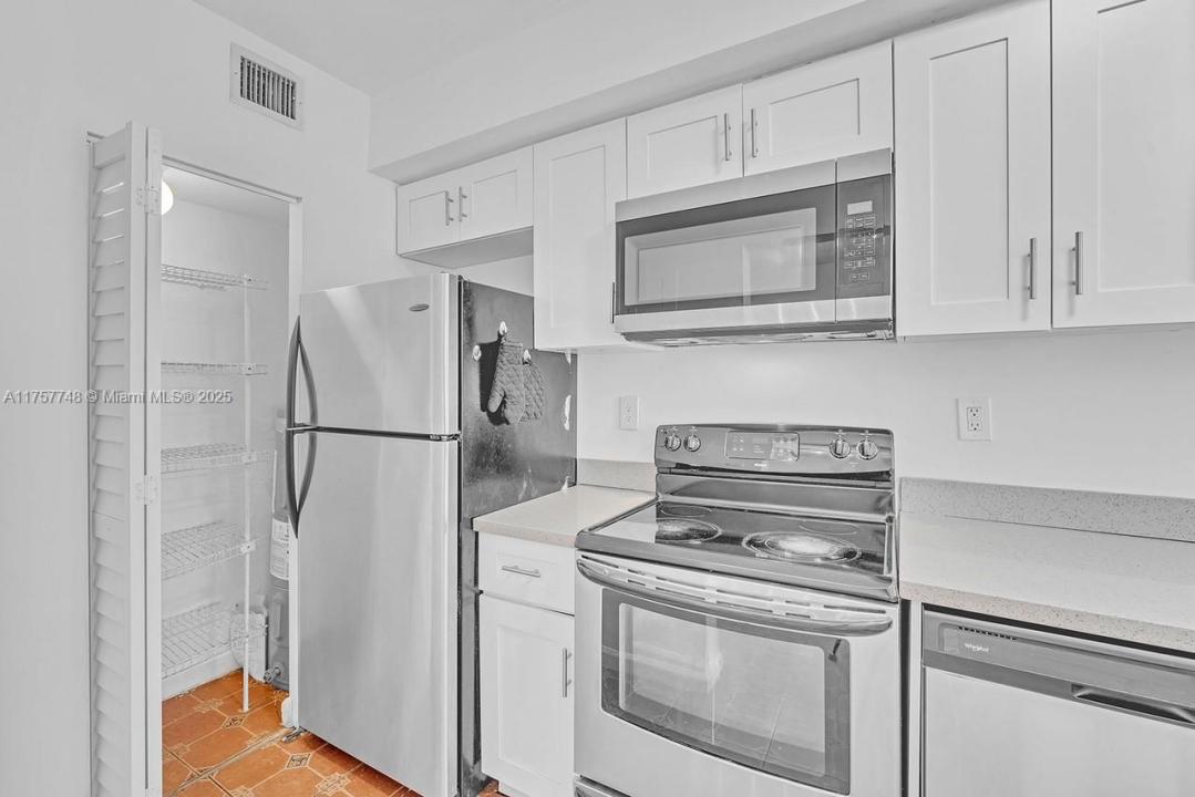 205 NW 84th St 205, Miami, Flórida 33150, Estados Unidos