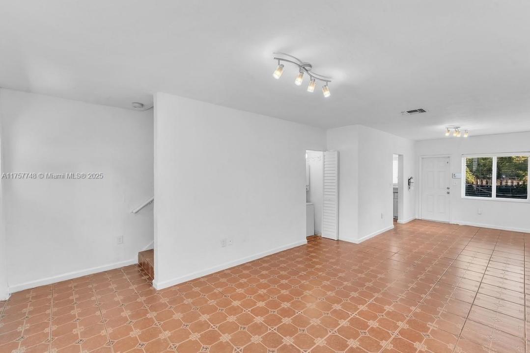205 NW 84th St 205, Miami, Flórida 33150, Estados Unidos
