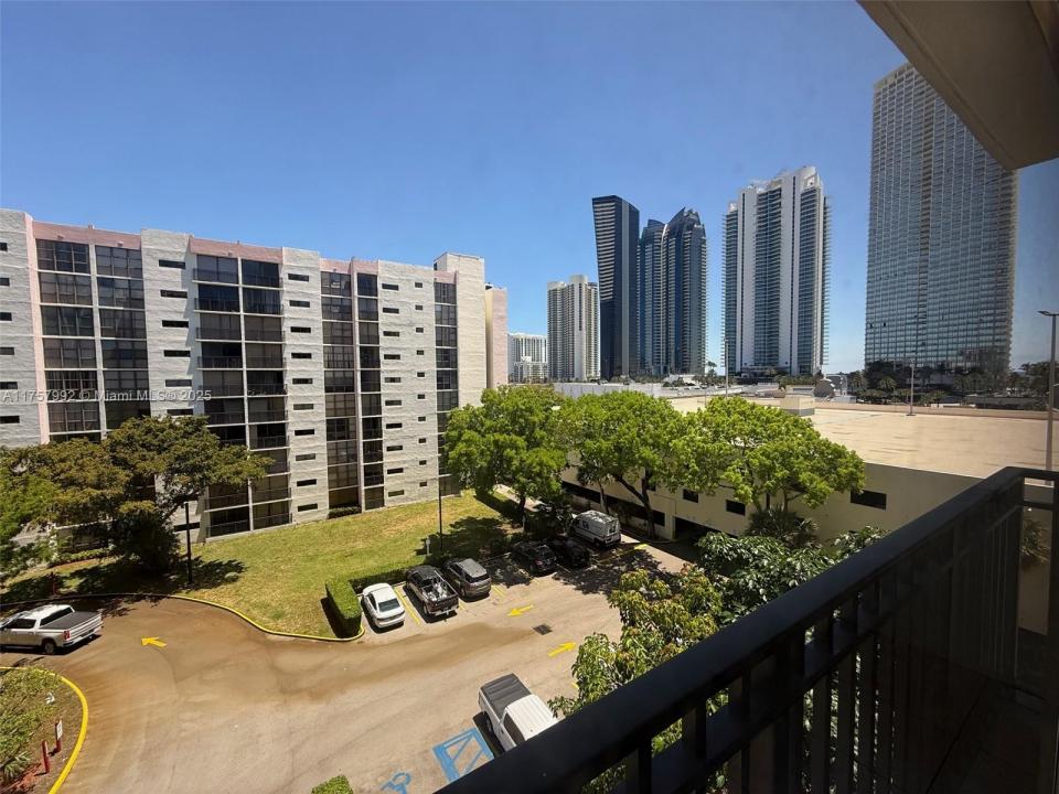 17011 N Bay Rd 607, Sunny Isles Beach, Florida 33160