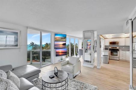 2401 Collins Ave 601, Miami Beach, Florida 33140, USA