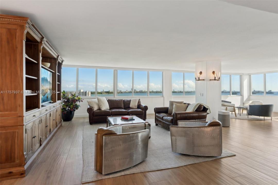 2150 Sans Souci Blvd PH-D2, North Miami, Floride 33181, États-Unis