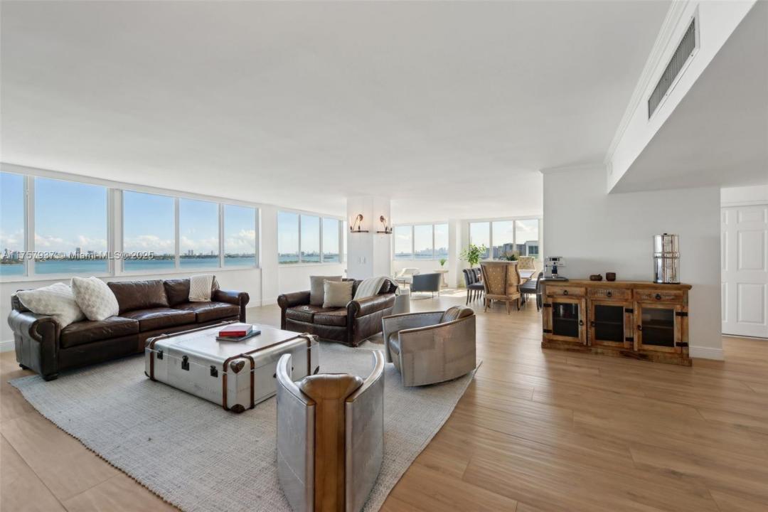 2150 Sans Souci Blvd PH-D2, North Miami, Floride 33181, États-Unis