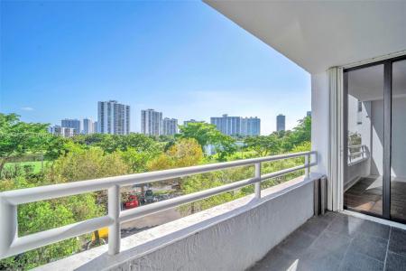 20355 NE 34th Ct 421, Aventura, Florida 33180, USA