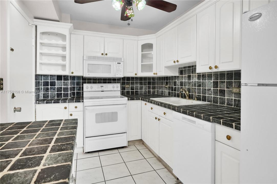 5005 Collins Ave 325, Miami Beach, פלורידה 33140, ארצות הברית של אמריקה