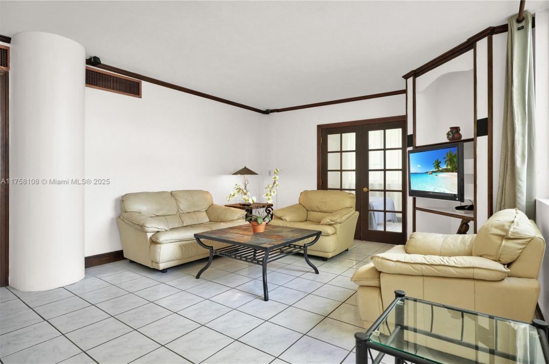 5005 Collins Ave 325, Miami Beach, פלורידה 33140, ארצות הברית של אמריקה
