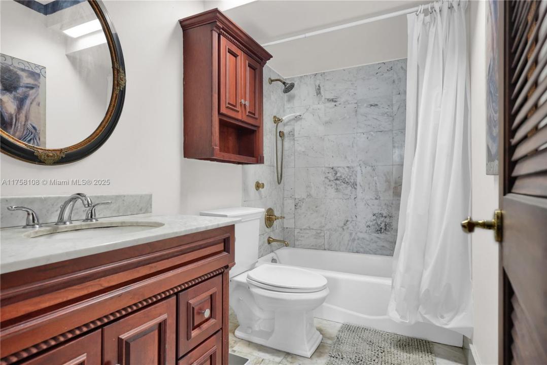 5005 Collins Ave 325, Miami Beach, פלורידה 33140, ארצות הברית של אמריקה