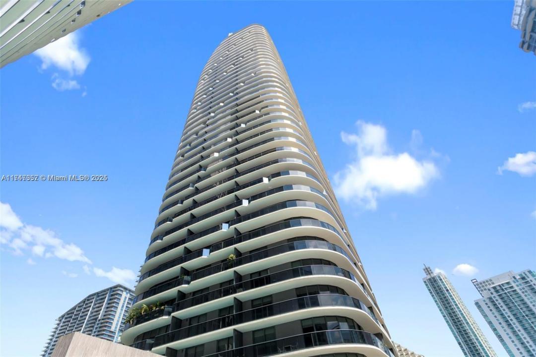 45 SW 9TH ST 3306, Miami, Florida 33130