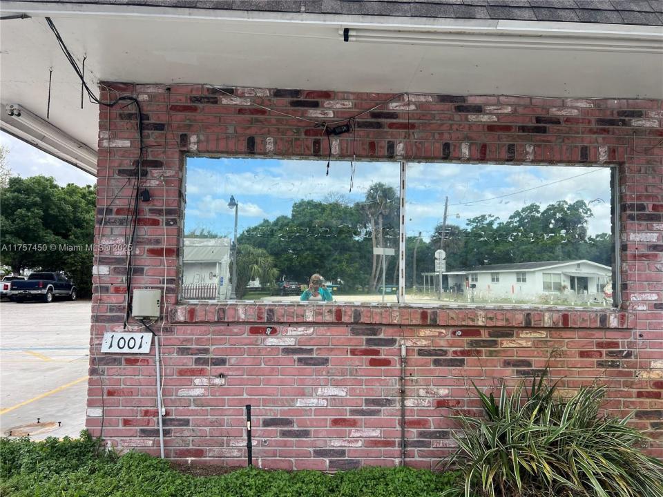 1001 W Midway Rd, Fort Pierce, Florida 34982