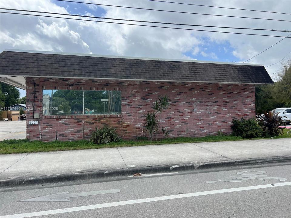 1001 W Midway Rd, Fort Pierce, Florida 34982